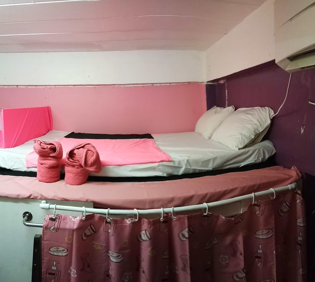 Wild & Wandering Backpacker Hostel & Bar Haad Rin Bilik gambar