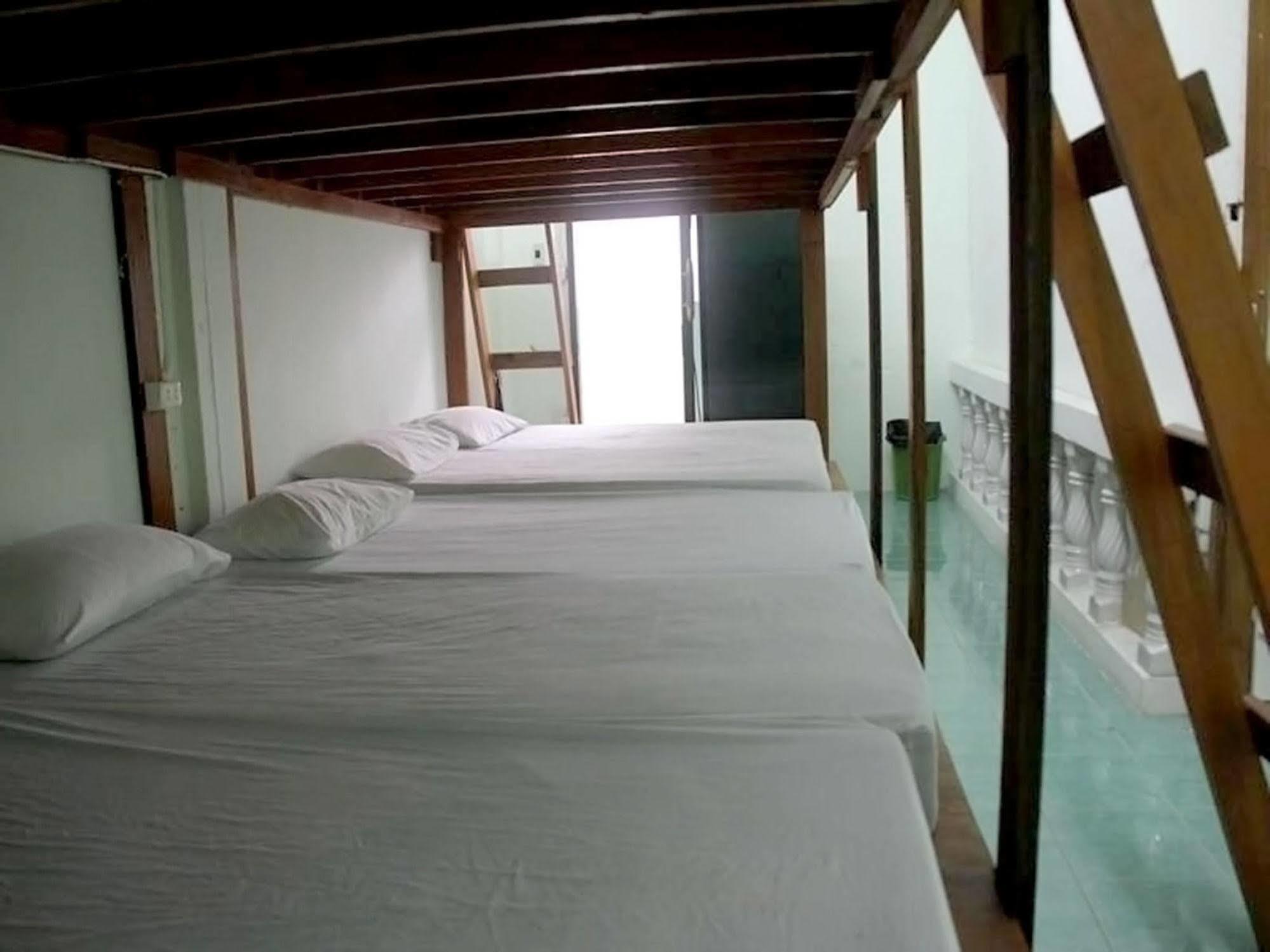 Wild & Wandering Backpacker Hostel & Bar Haad Rin Luaran gambar