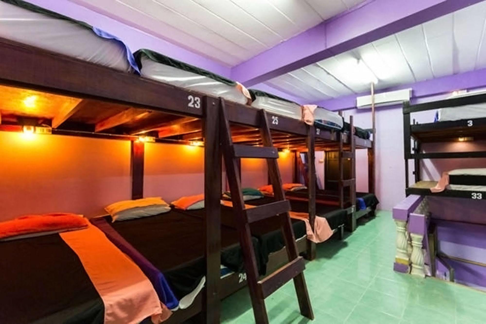 Wild & Wandering Backpacker Hostel & Bar Haad Rin Luaran gambar