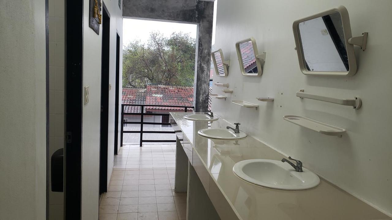 Wild & Wandering Backpacker Hostel & Bar Haad Rin Bilik gambar